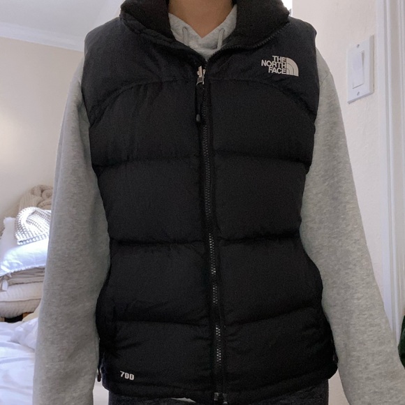 SOLD The North Face Women’s Black Puffer Vest 700 - Picture 10 of 10